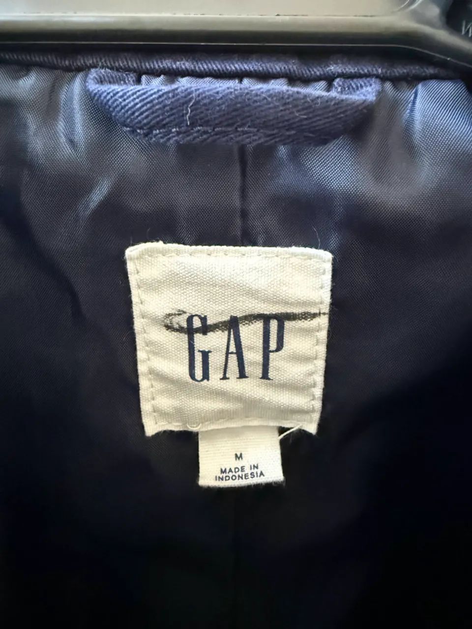 Casaco trench coat marinho da marca Gap  - Foto 2