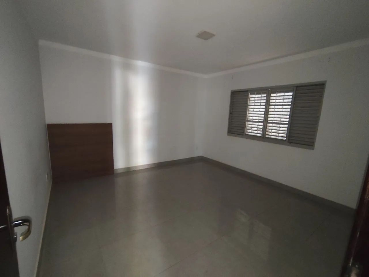 Vende-se Casa no Centro de Mandaguaçu  - Foto 2