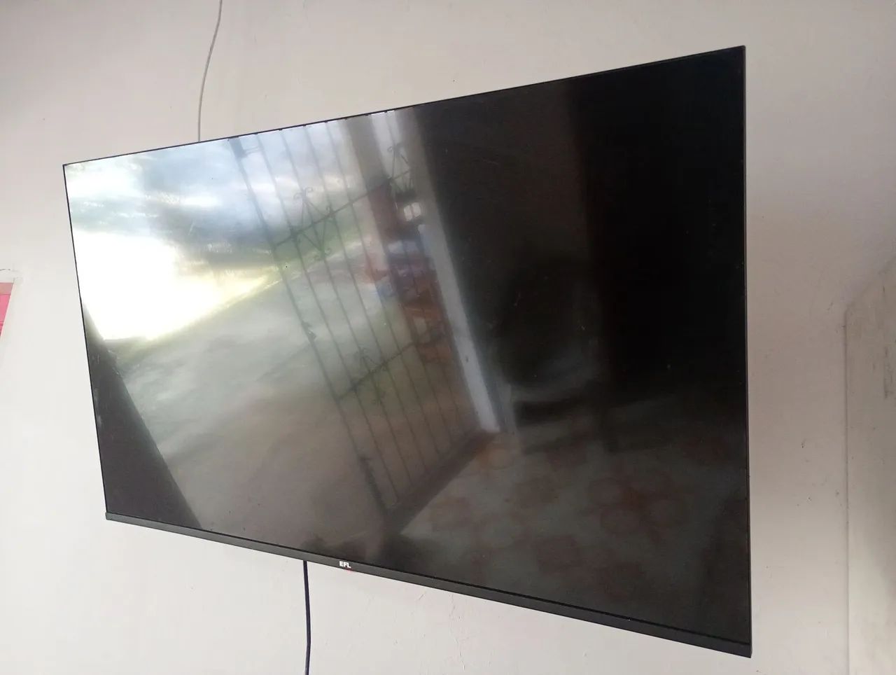 Vende-se uma Televisão de 50 polegadas Semi nova pouquíssimo usado por 850,00 reais  - Foto 4
