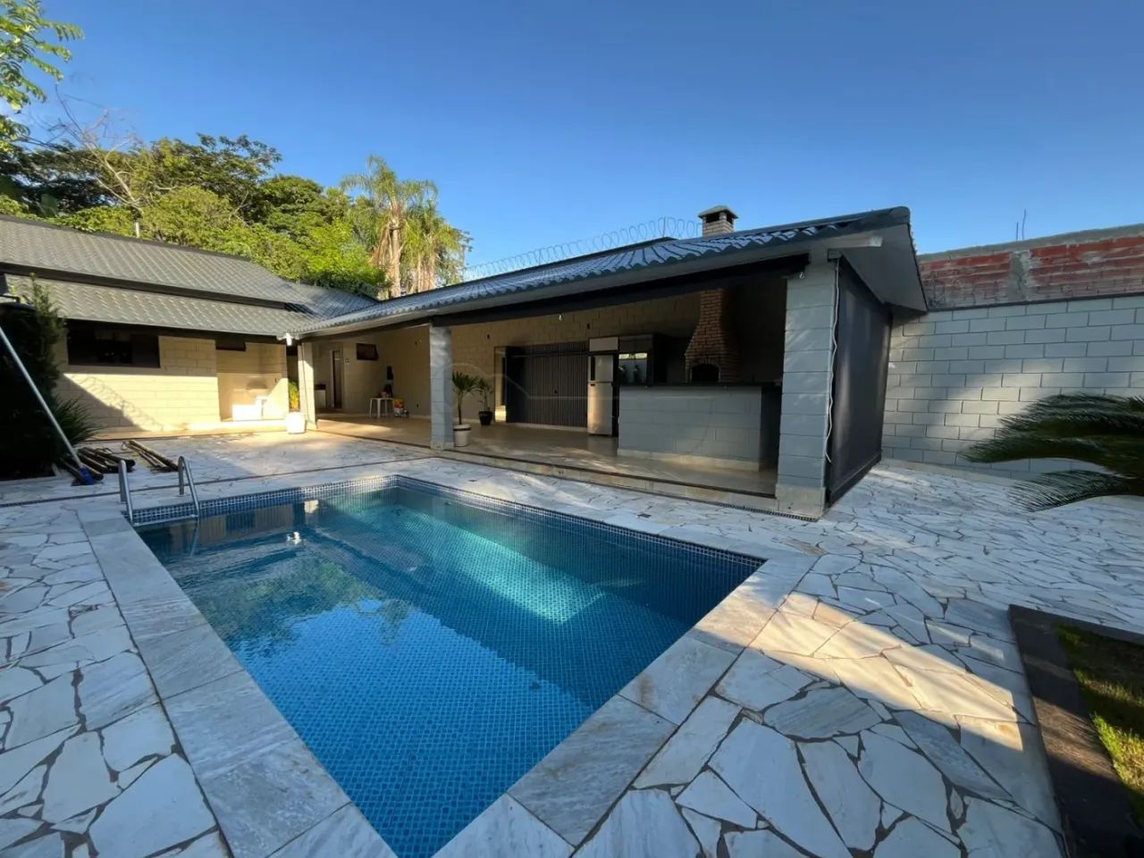 Edícula com 01 Suite e com Piscina no Bairro Chácara São José - Limeira/SP - Foto 4