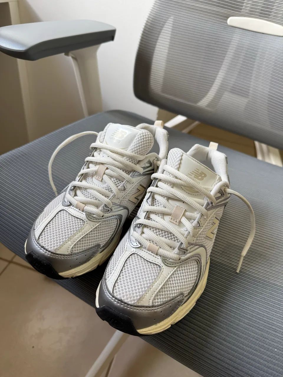 Tênis Feminino New Balance 530 ABZORB Casual Cinza/Branco