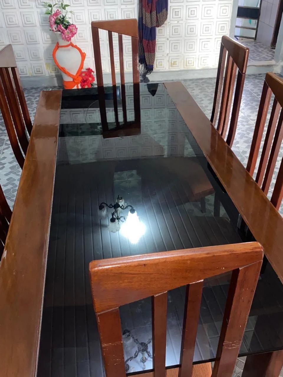 Vende-se mesa de madeira