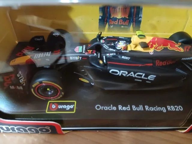 Miniatura Formula 1 Bburago 1:43 com acrílico e capacete - Foto 5