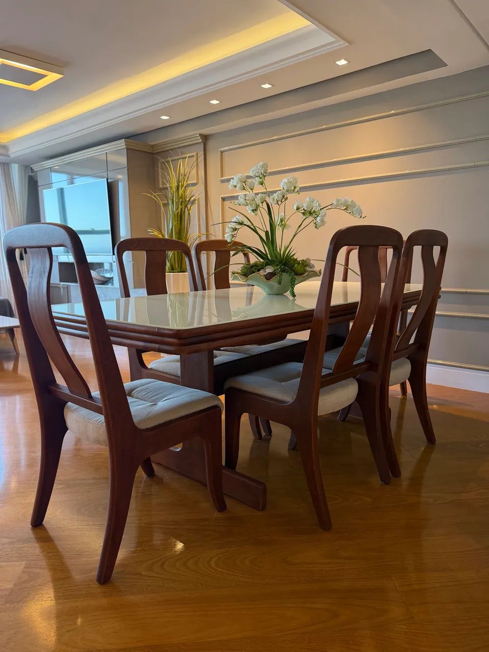 Mesa sala de jantar de vidro com 6 cadeiras de linho
