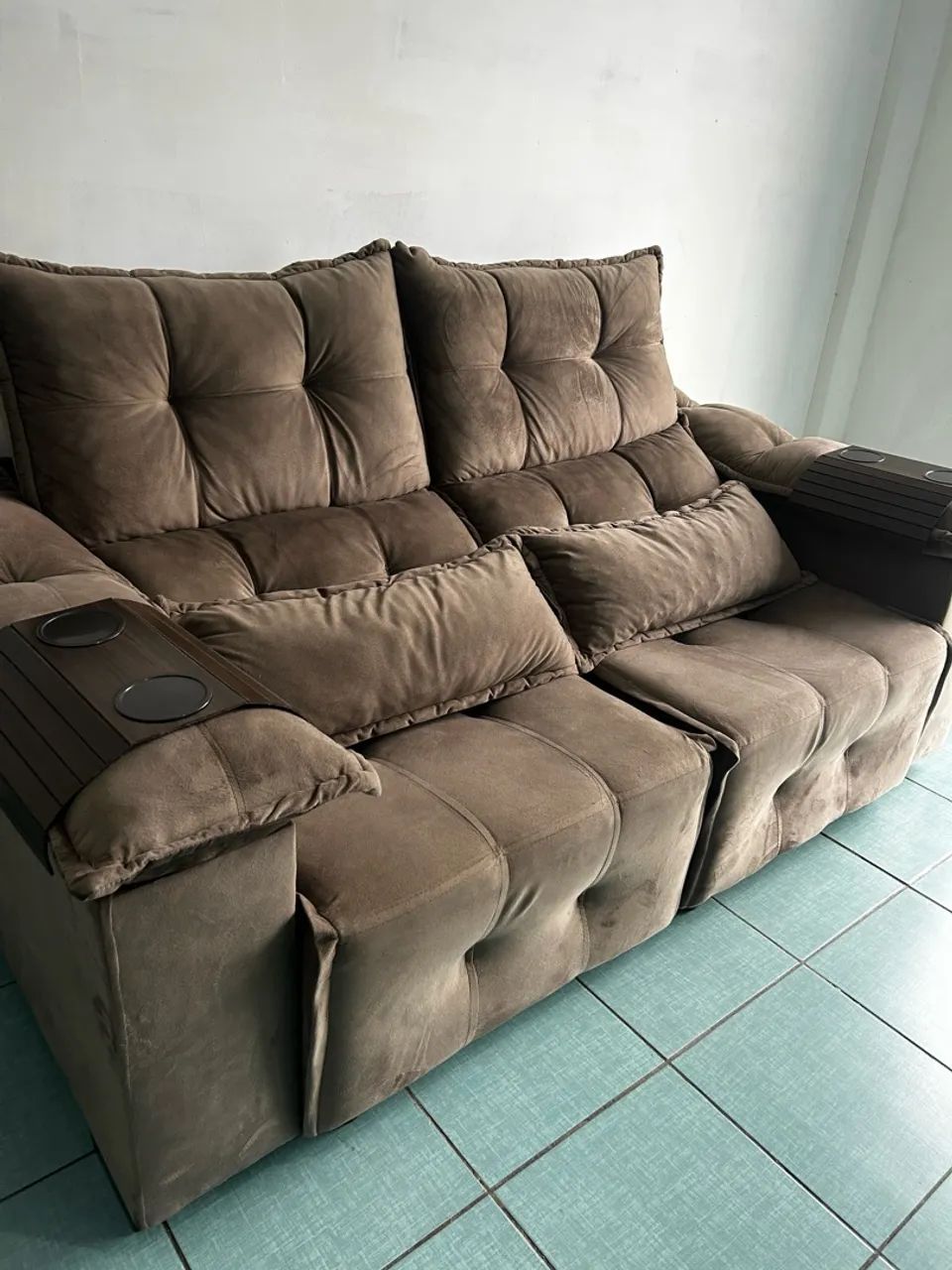 Sofá retrátil e reclinável em veludo impecável entregamos  - Foto 4