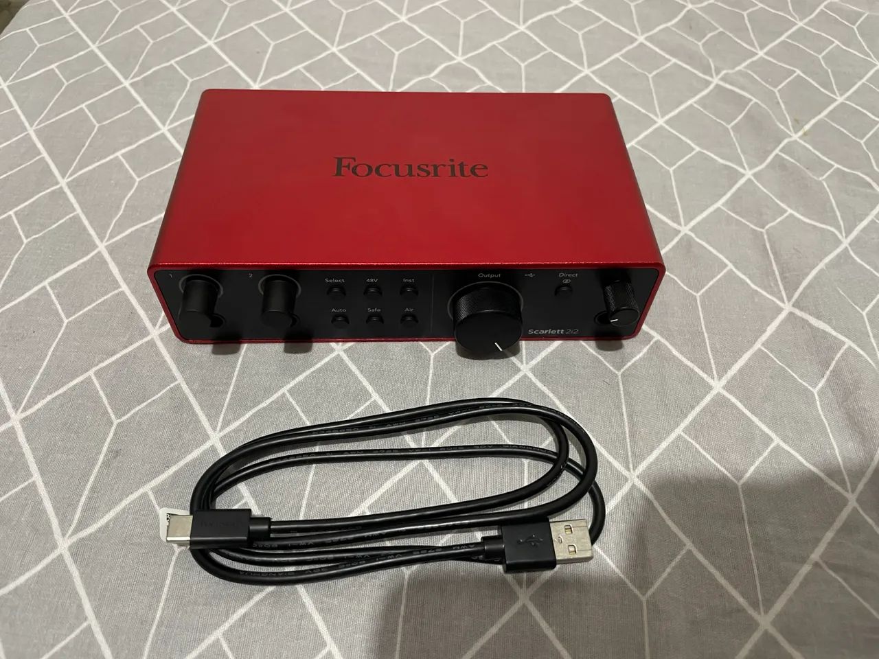 Interface de Áudio Focusrite Scarlett 2i2 4ª Geração