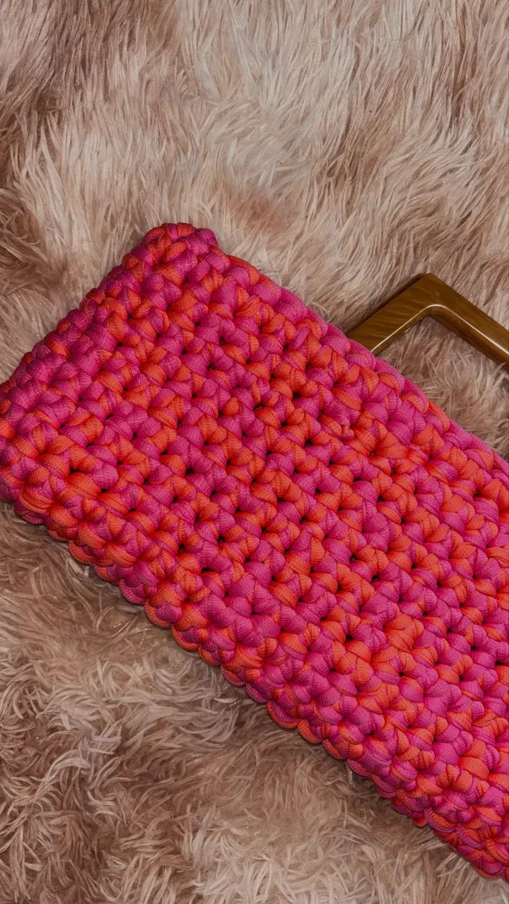 Bolsa de crochê artesanal