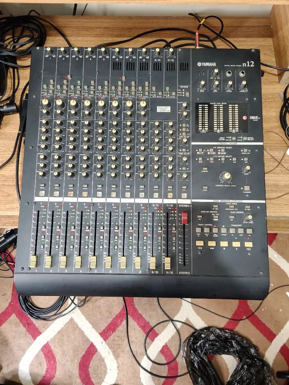 Mesa/interface de áudio 12 Canais YAMAHA N12 STÚDIO 