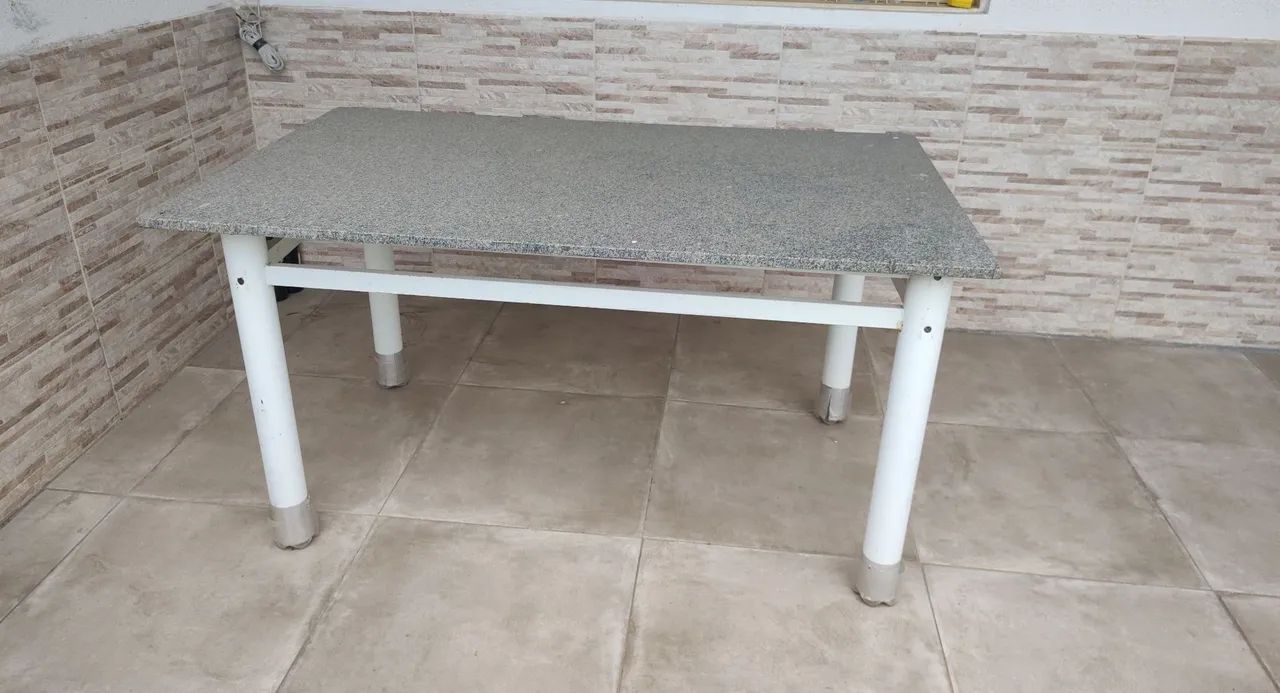 Mesa de mármore com 4 cadeiras  - Foto 2