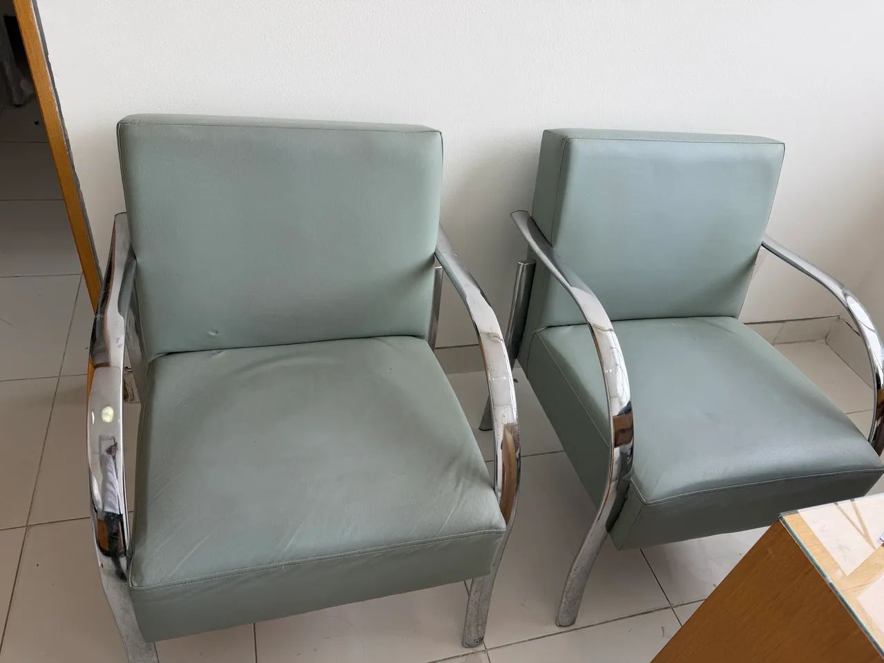 Poltronas, cadeiras e sofá  - Foto 3