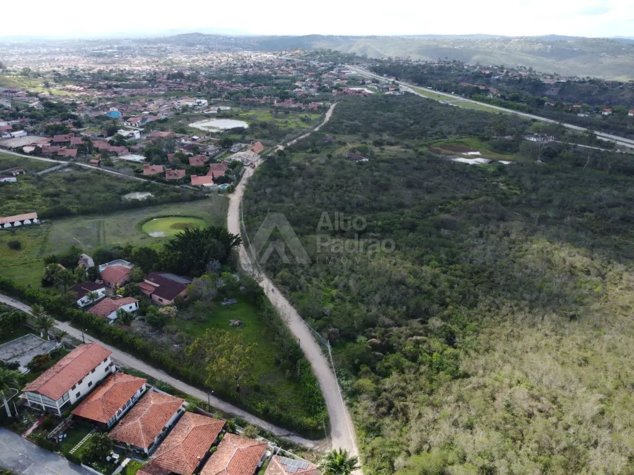 ÁREA COM 10.5 HECTARES !