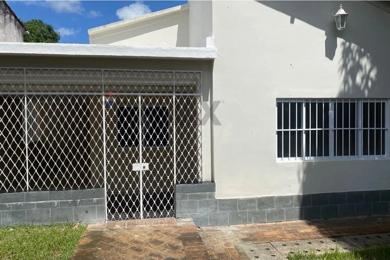 Aluga-se casa em Engenho do Meio