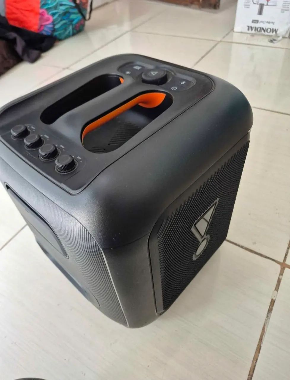 Caixa De Som Partybox Encore Com Microfone Jbl Preta com Karoake - Foto 2