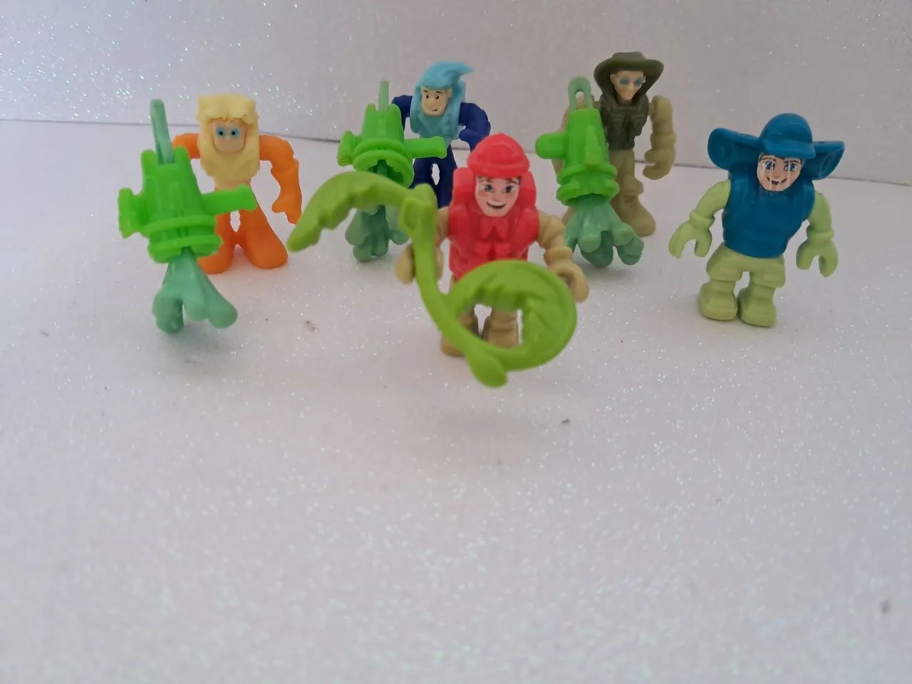 Lote Miniaturas Bonecos Kinder colecionáveis 
