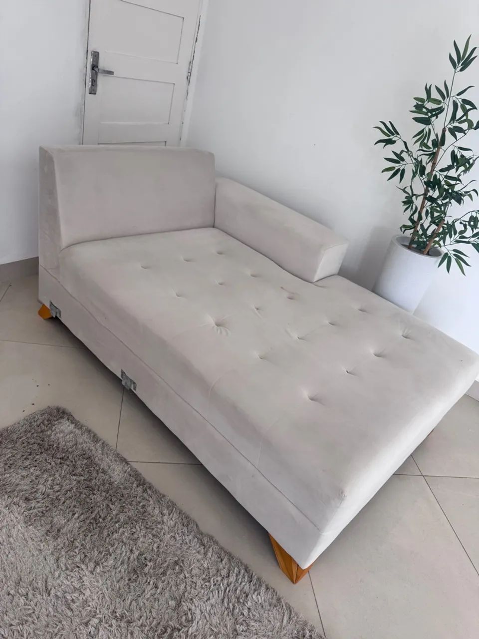 Sofá de Canto com Chaise Bege - Seminovo em Ótimo Estado - Foto 2