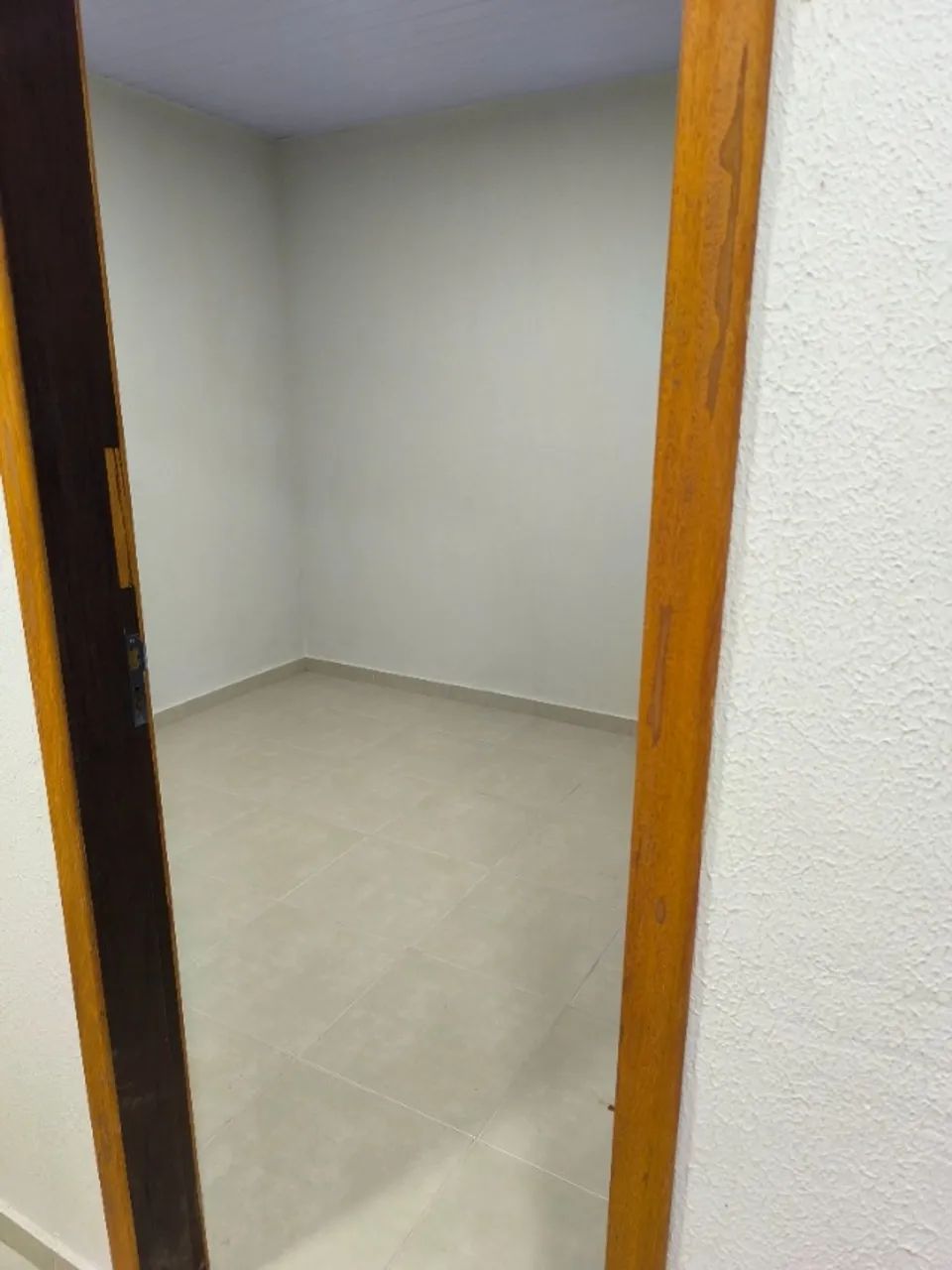 ALUGO casa reformada com 1 quarto/ kitnet - Foto 4