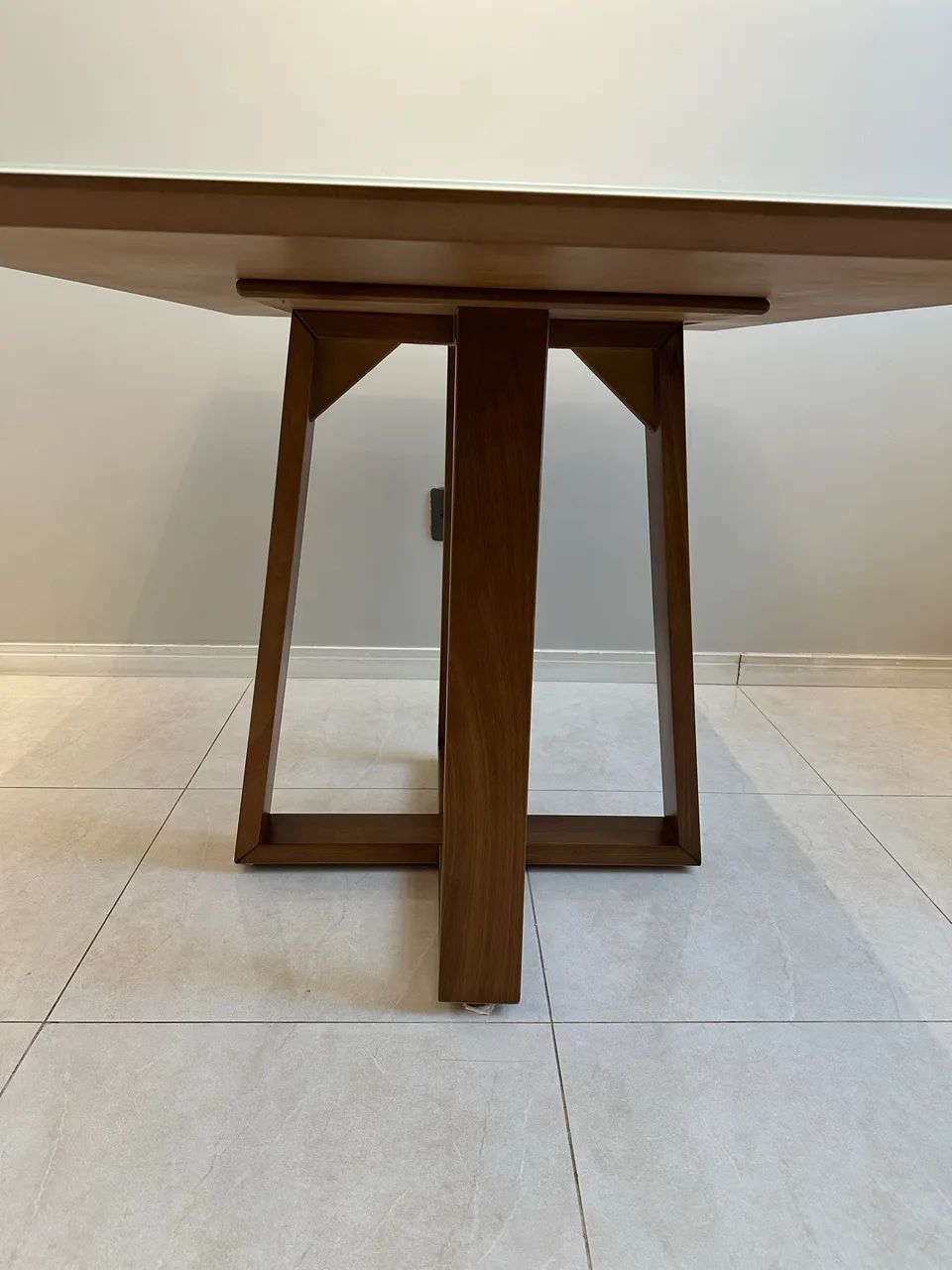 Mesa em jequitibá com tampo de vidro - Foto 3