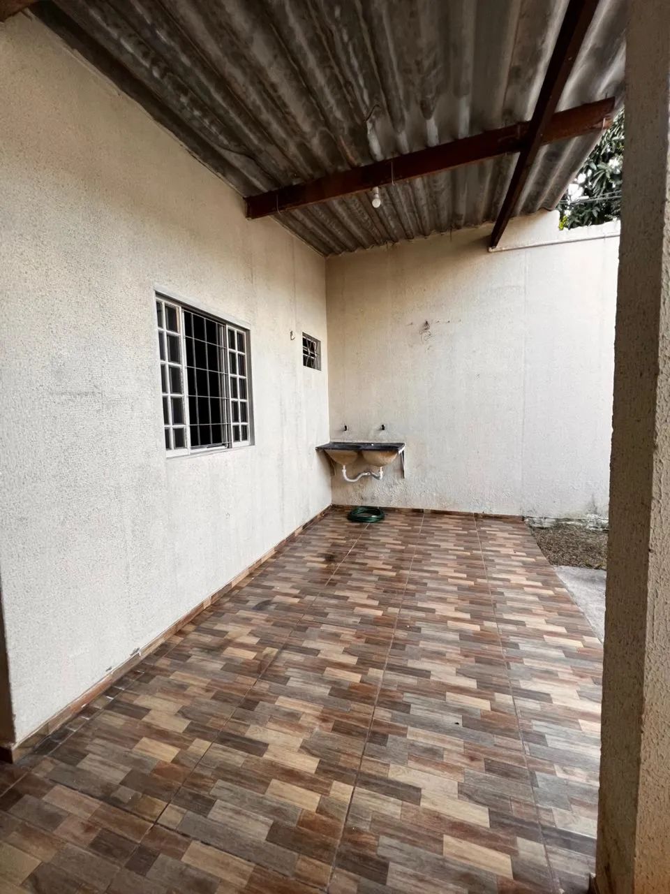 Alugo casa (kit net) sozinha no lote  - Foto 4