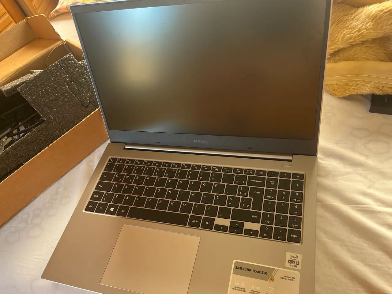 Vendo Notebook Samsung - E30 ( Muito pouco tempo de uso )