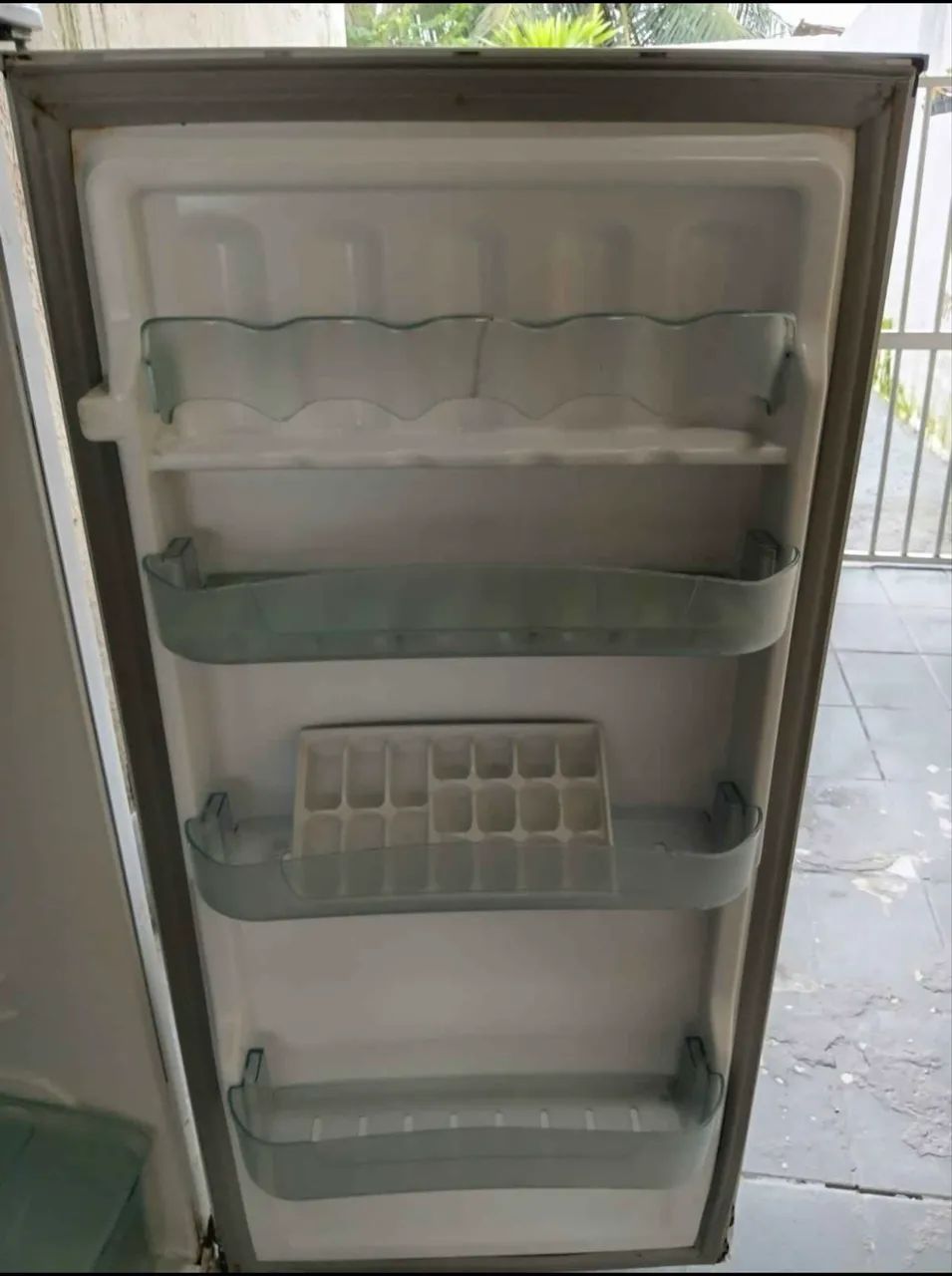 Estou vendendo geladeira Esmaltec valor a negociar - Foto 6