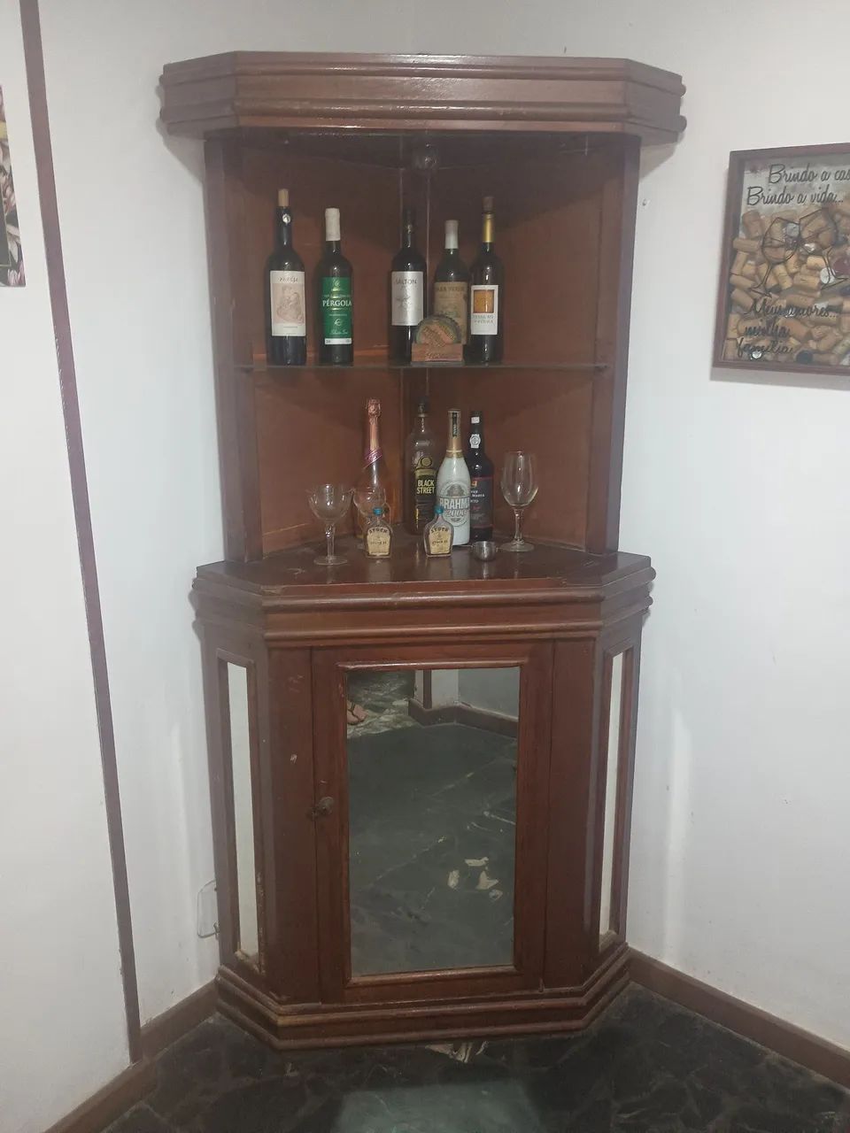 Bar de canto em  madeira, maciça, com espelhos  - Foto 4