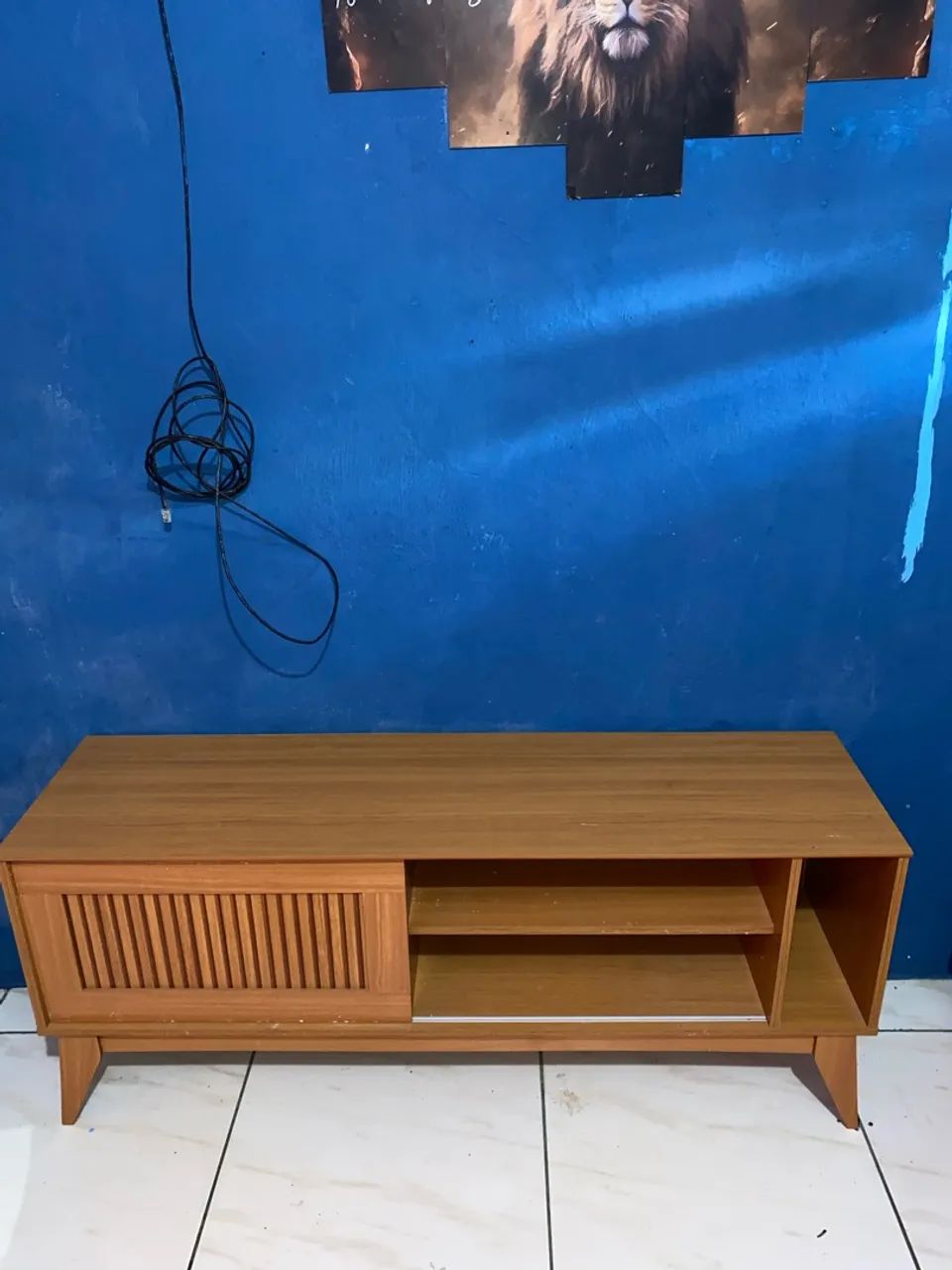 Rack amadeirado com porta de correr 
