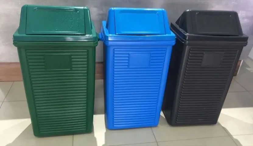 Lixeiras basculante para casa , comércio e indústria 