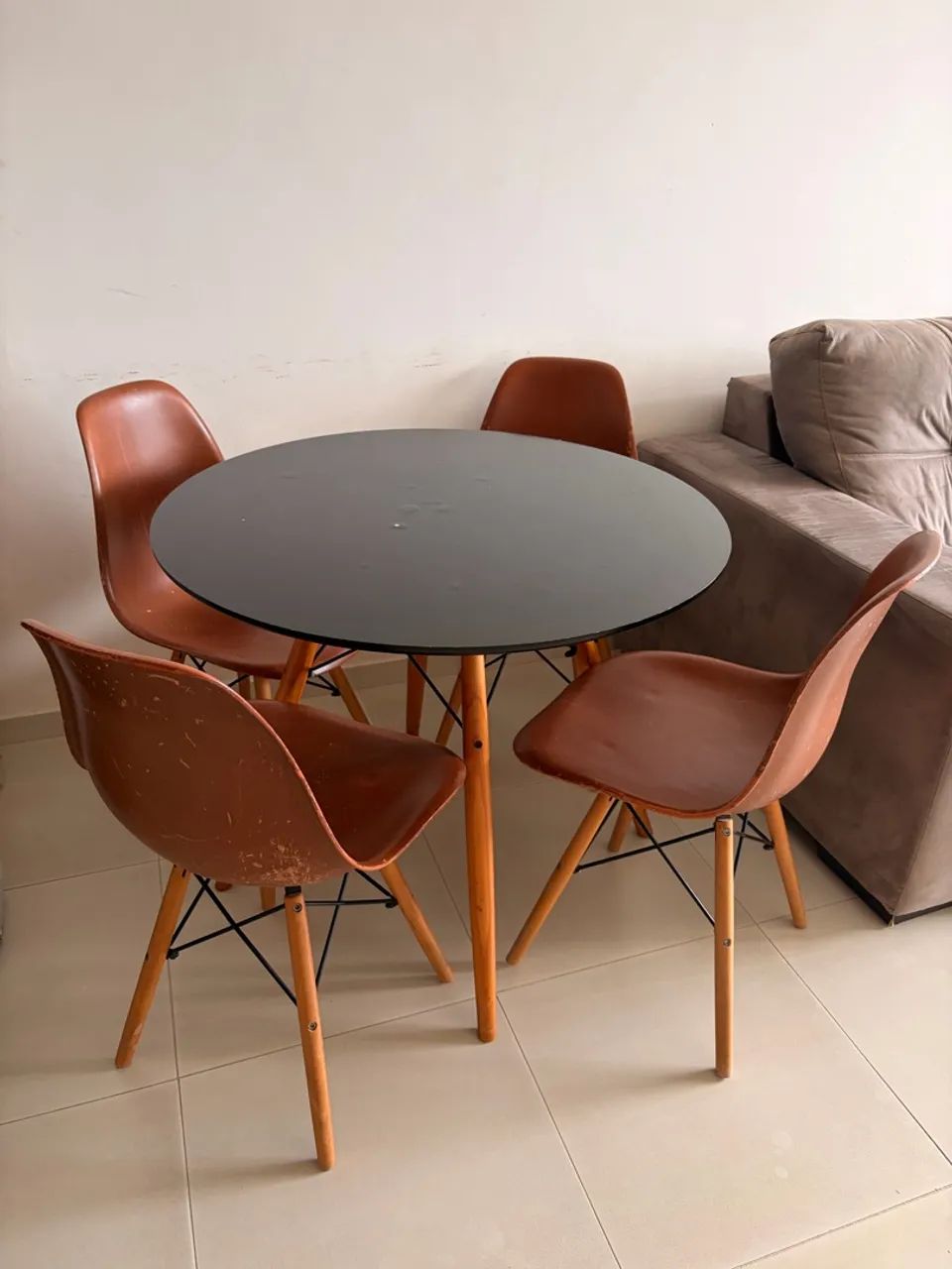Mesa 90cm com 4 cadeiras