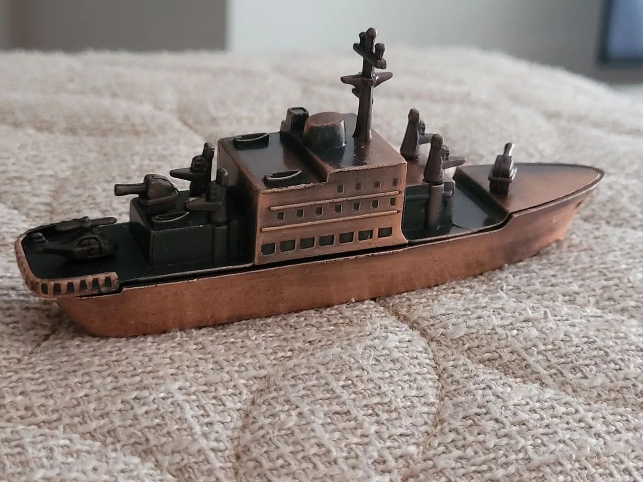 Miniatura colecionável em metal: navio de guerra  - Foto 4