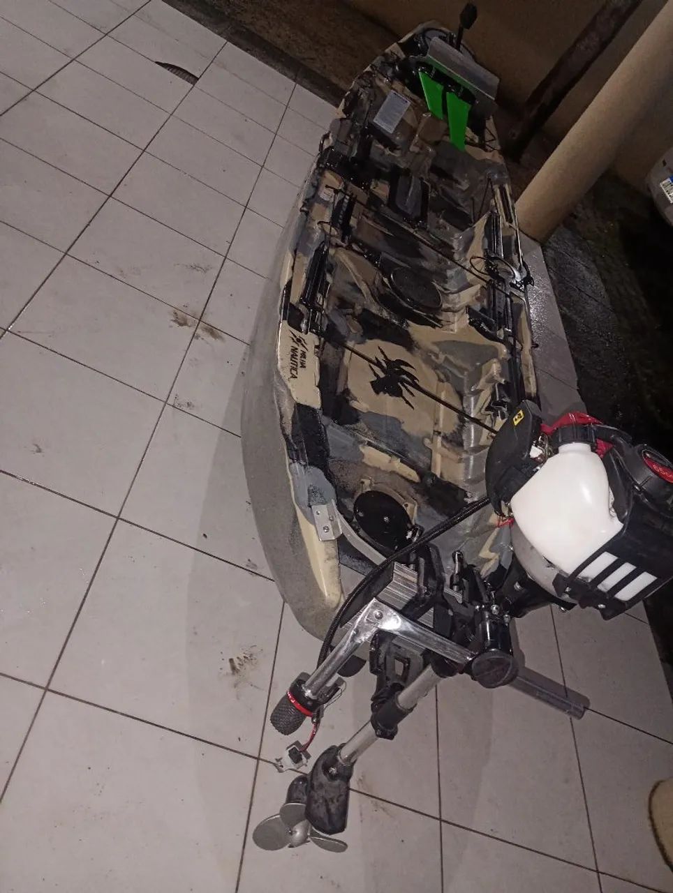 Caiaque motorizado 