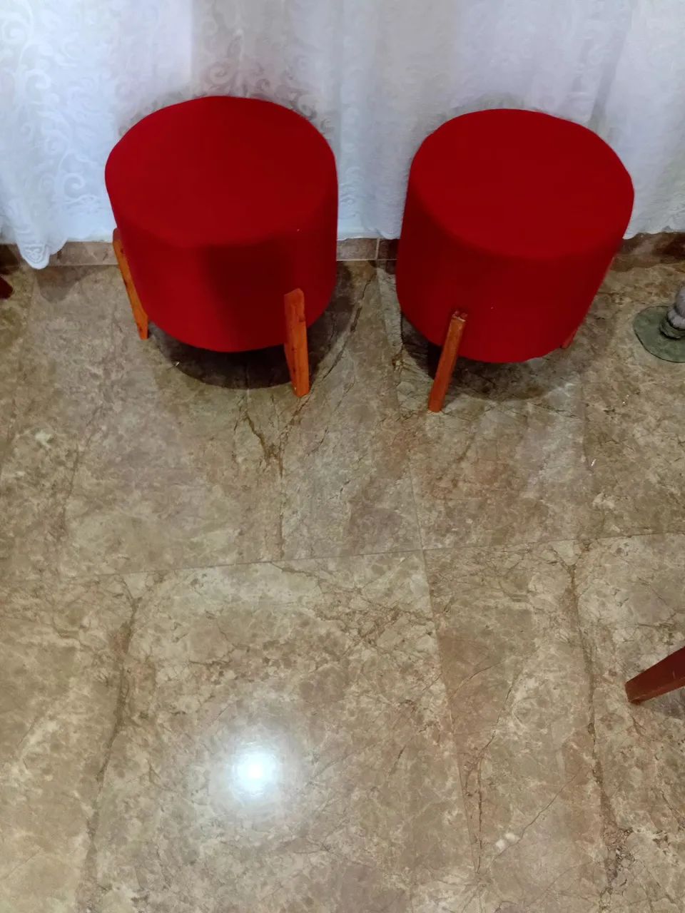 Vendo 02. Pufer semi novo 