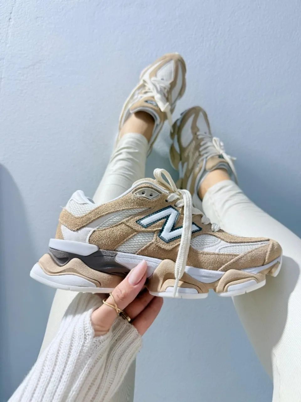 New Balance 9060 Off/Bege Couro Feminino