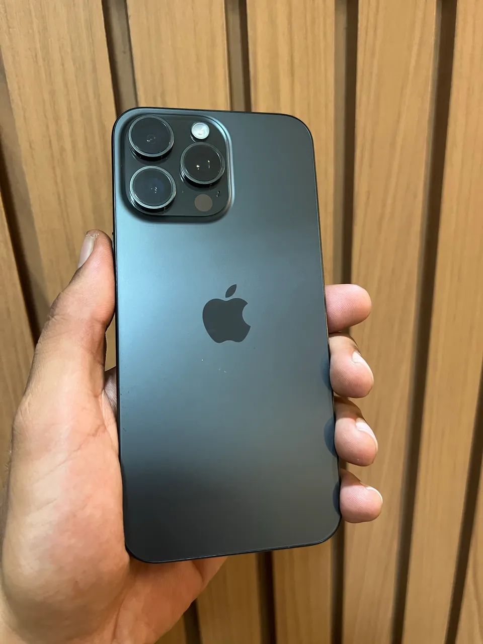 iPhone 15 pro Max 3999,99 sem arranhões  - Foto 2