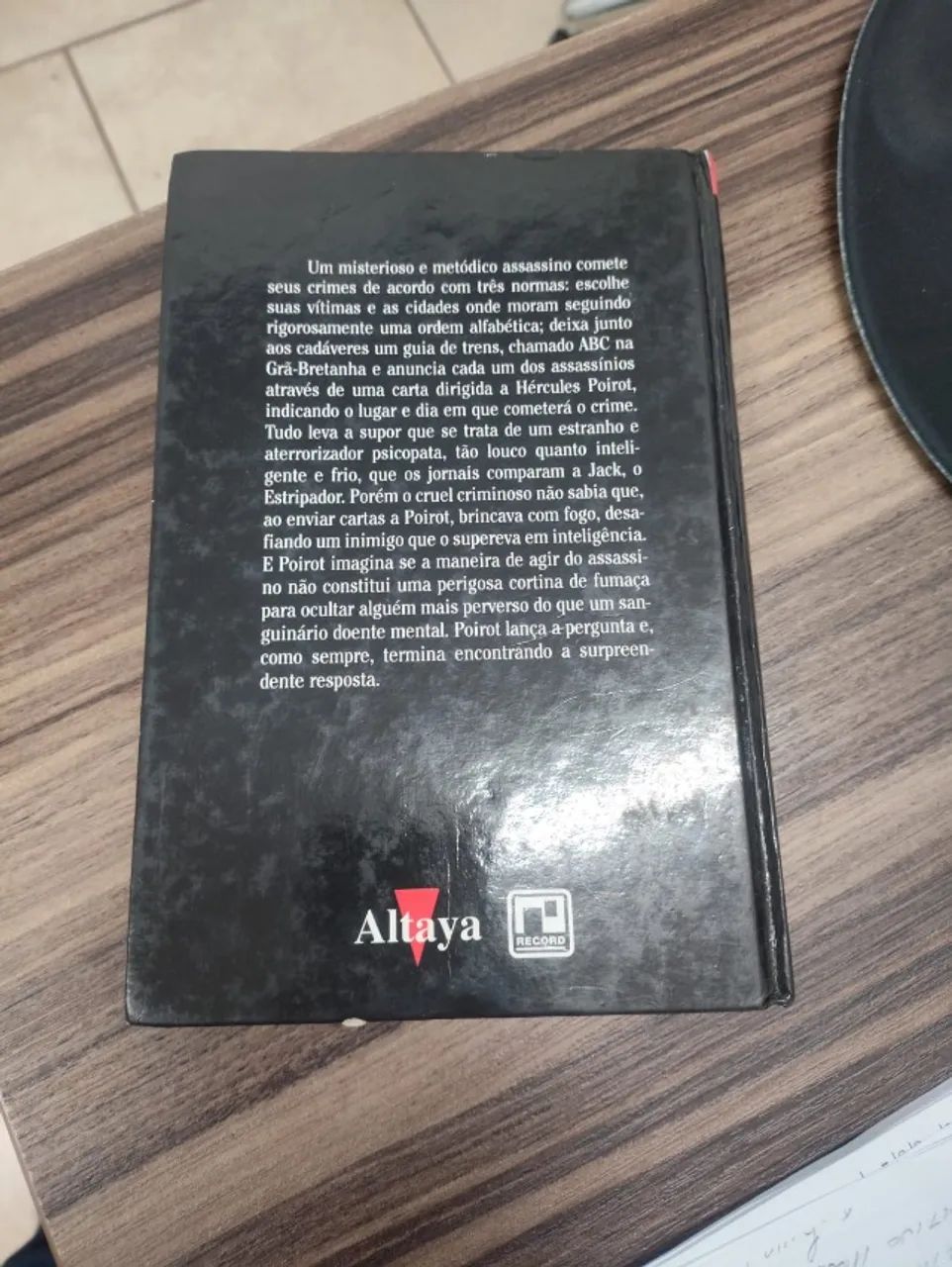 Livro Os Crimes ABC - Foto 4