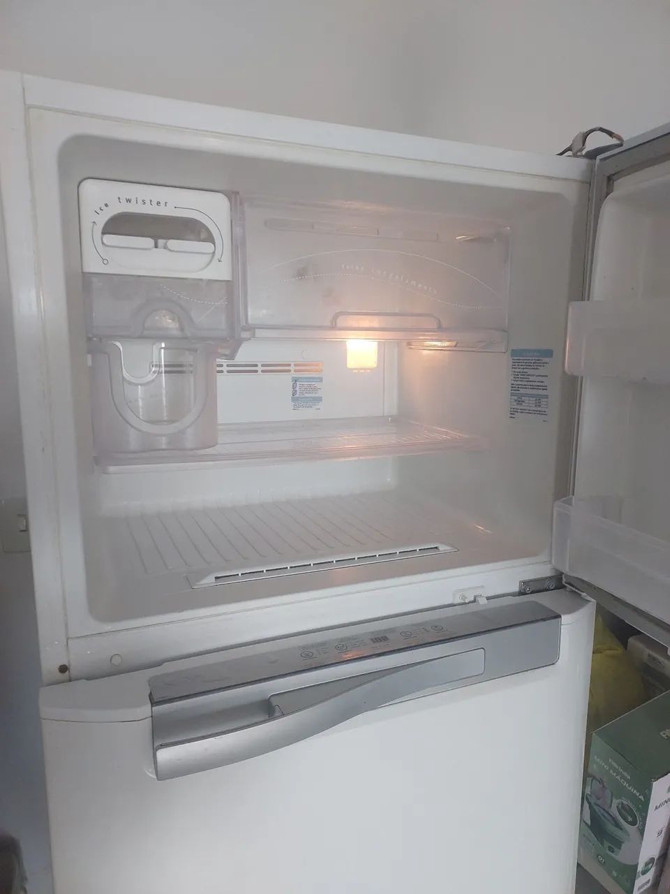 Geladeira eletrolux frost free 409 litros bem conservada  - Foto 4