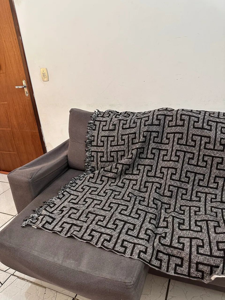 Sofá retrátil cinza - Foto 3