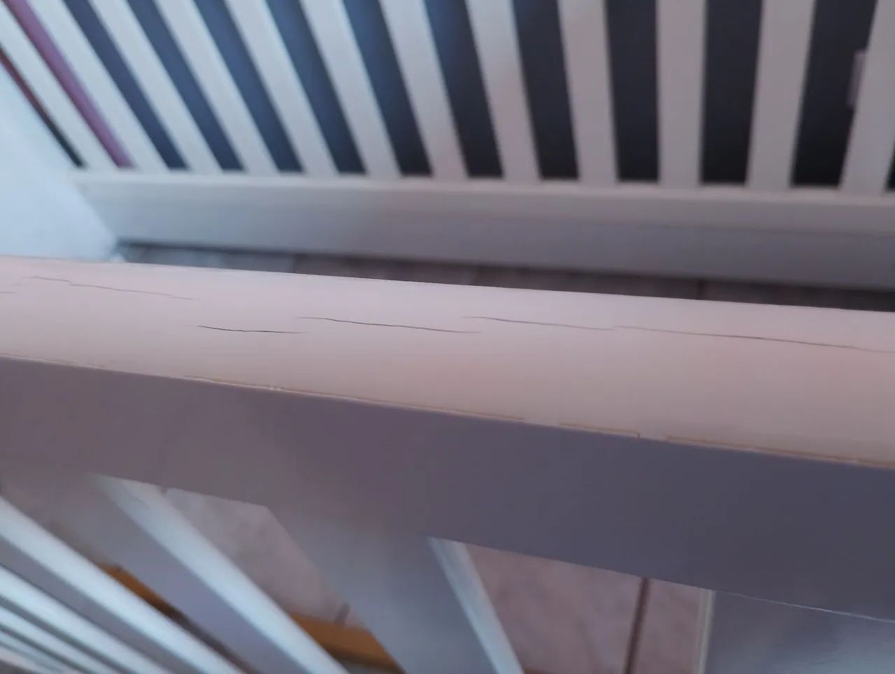 Berço usado com detalhes e sem colchão  - Foto 3