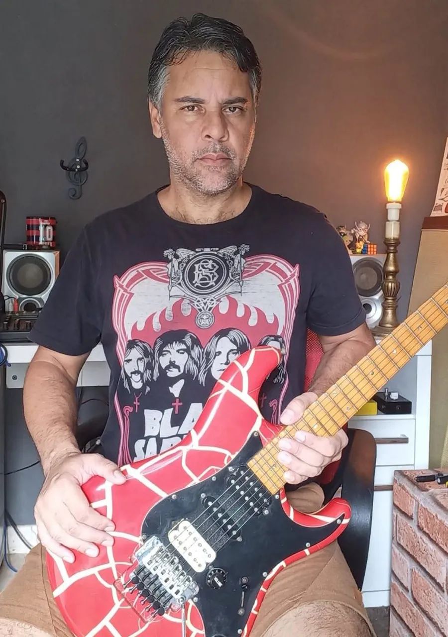 Aulas de guitarra online com Pc Santos 