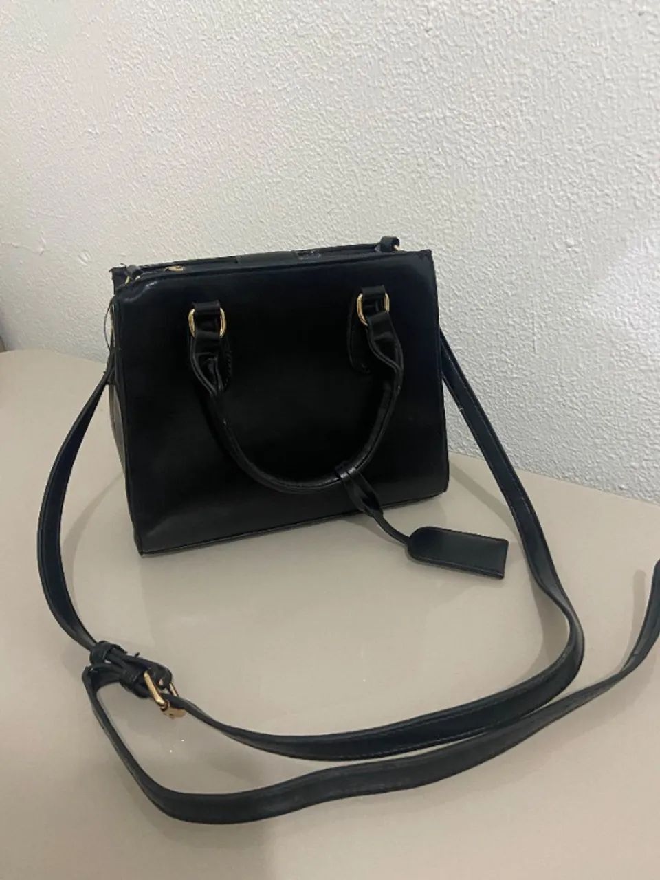 Bolsa Preta com Alça Transversal (23x19x10cm) - Ótimo Estado - Foto 3