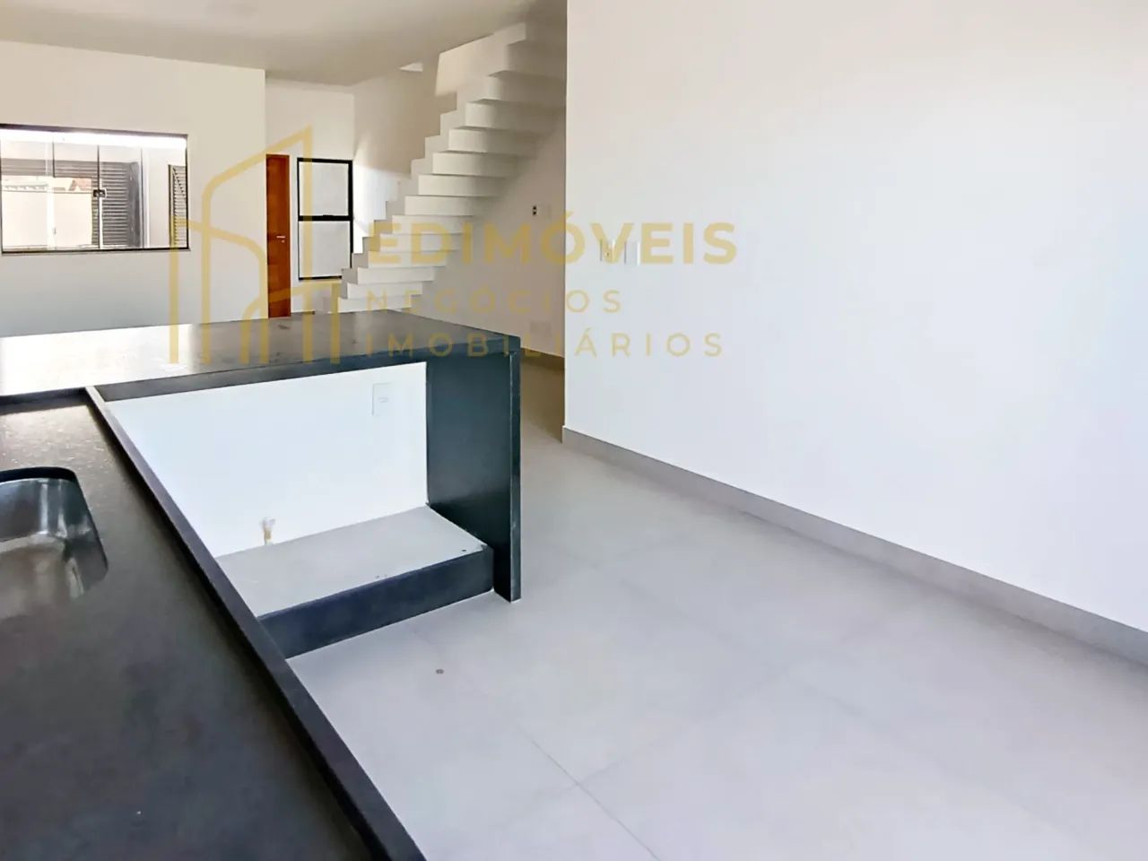 Planície da Serra: Casa Duplex 3 quartos com garagem coberta e varanda - Foto 4