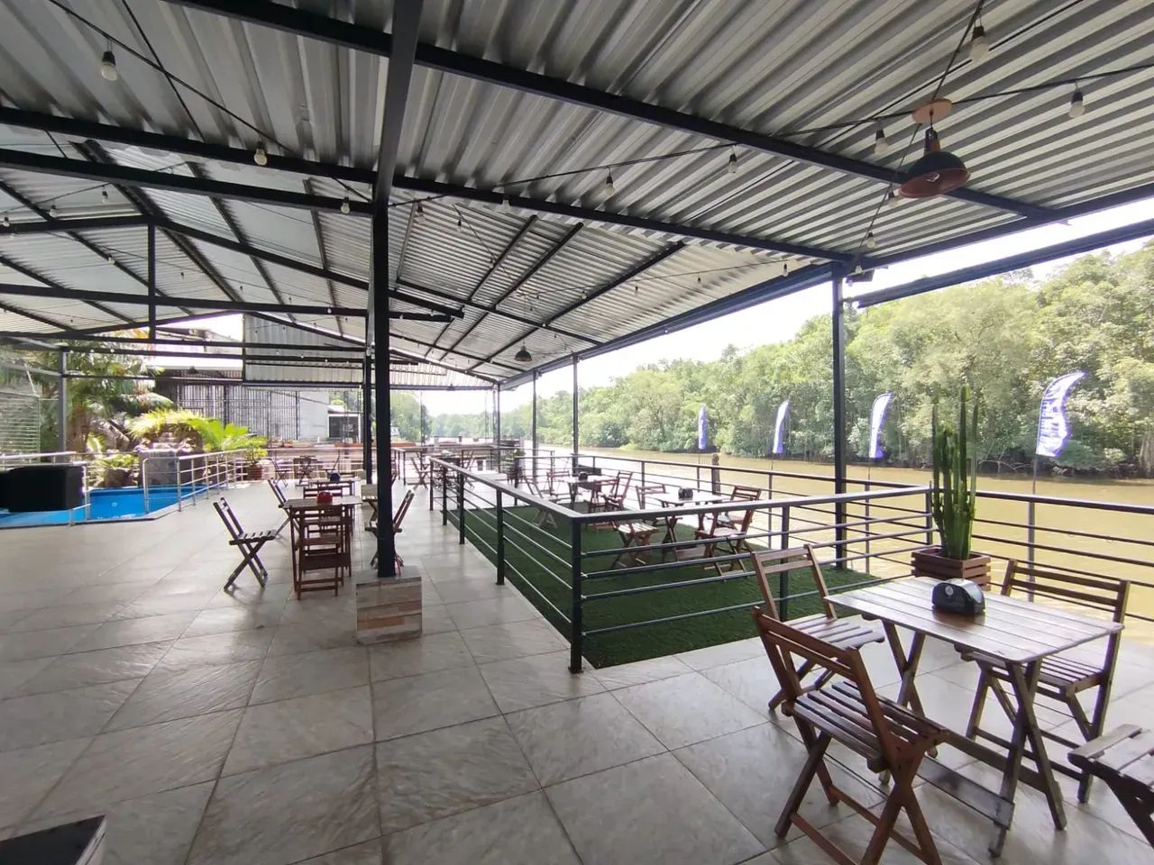 MT 25 /  VENDO LINDA MARINA ( PARA JET ) E RESTAURANTE EM ATIVIDADE.