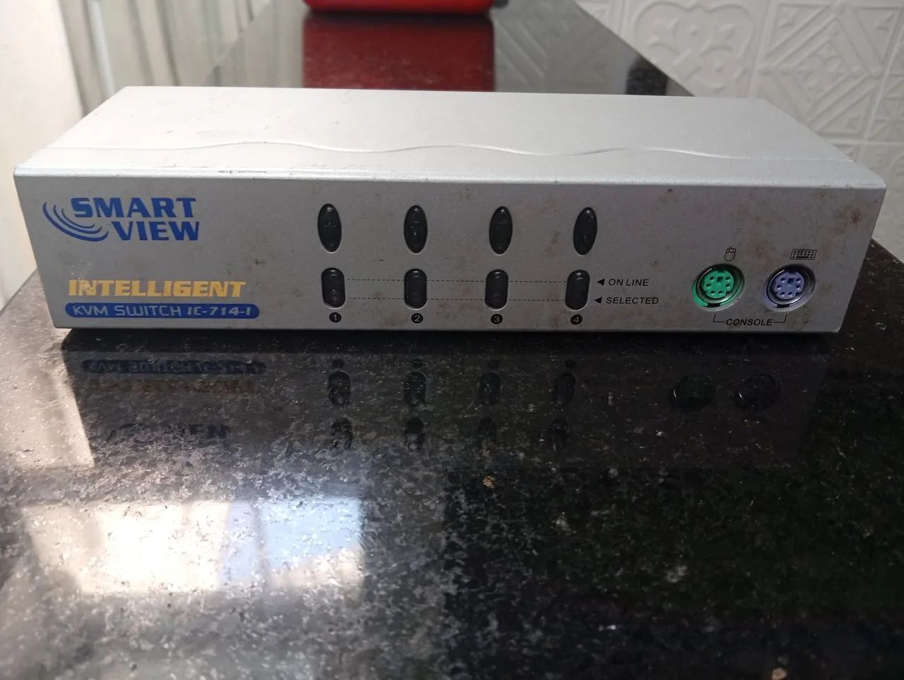 KVM Switch Intelligent de 4 portas