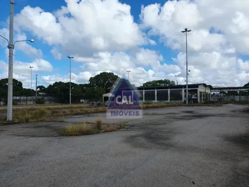 Imovel no Bongi: 24.000 m² de terreno e 9.000 m² de construção