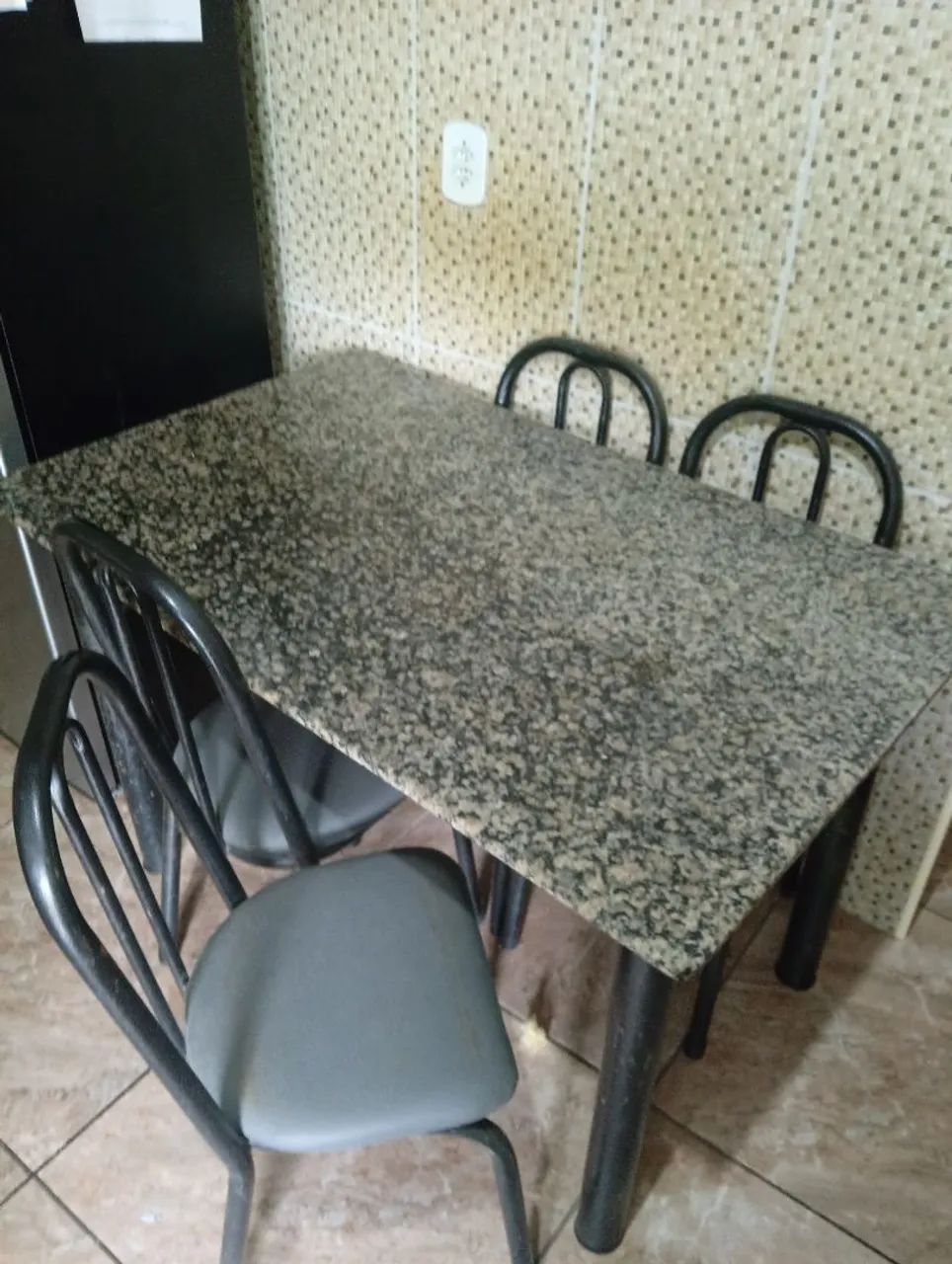 Mesa 04 cadeiras de tubo - Foto 2