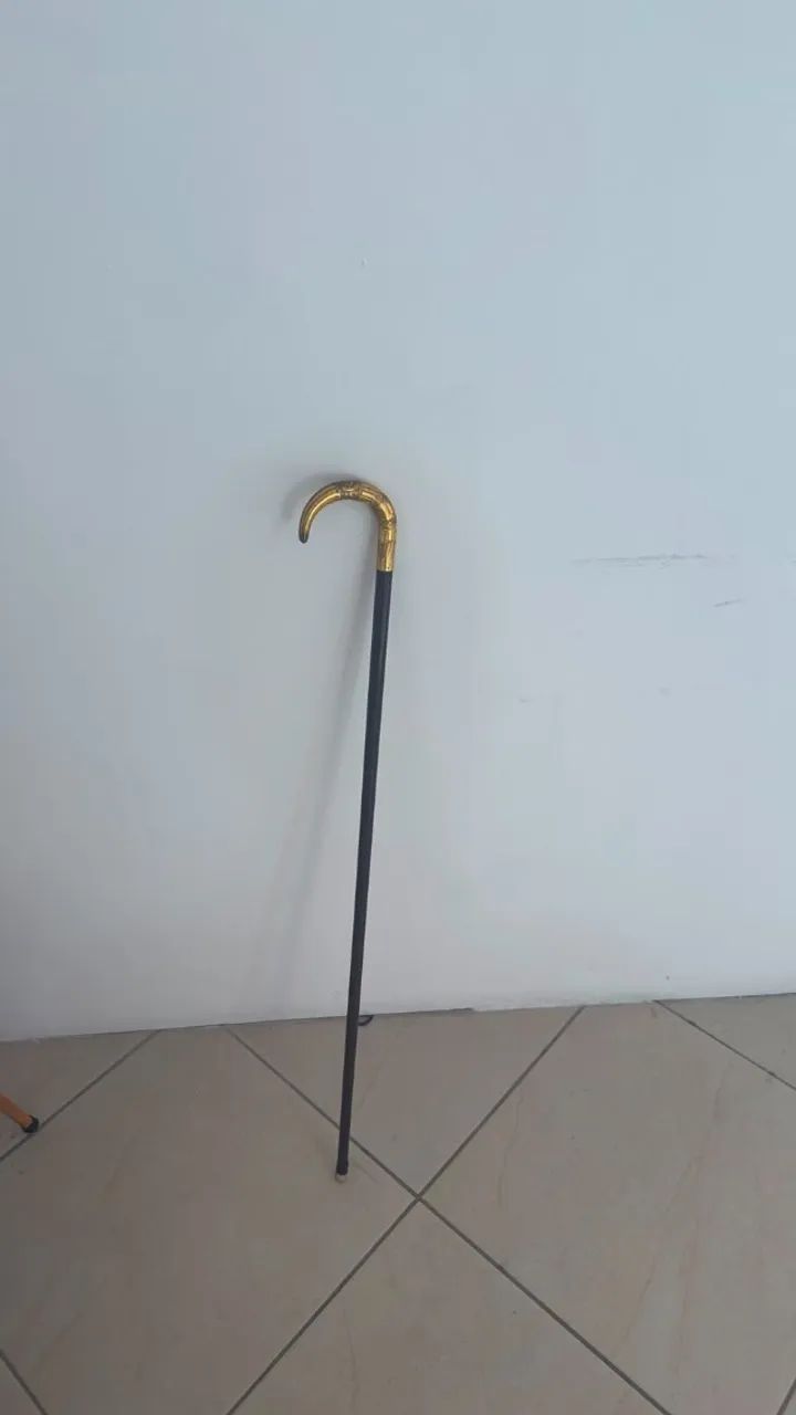 Bengala Antiga com Cabo Dourado Trabalhado - Peça Elegante e de Coleção - Foto 2
