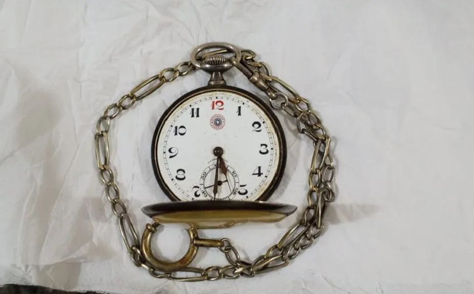 Vendo dois lindos relógios de bolso , mecânico , funcionado perfeitamente os dois!  - Foto 4