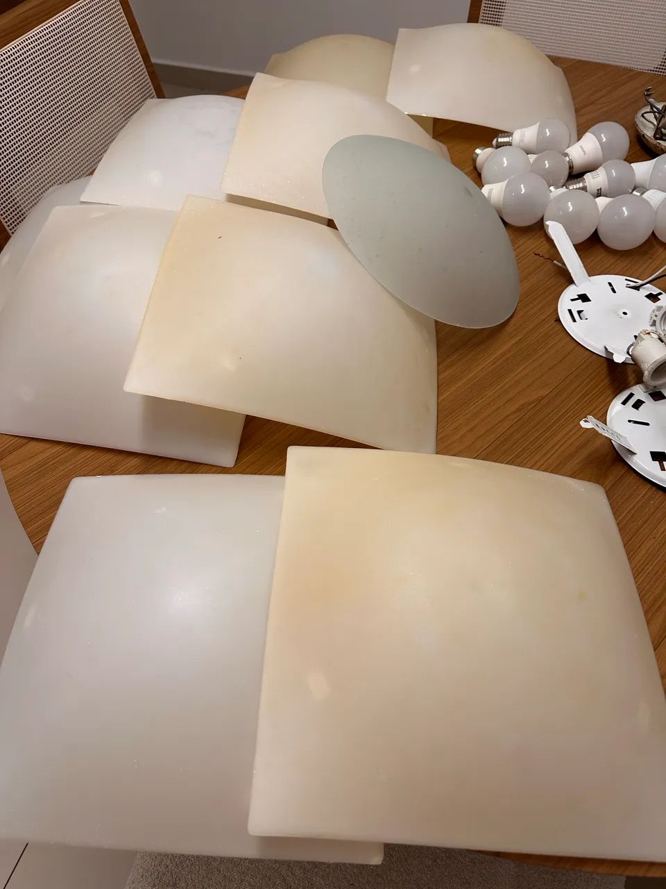 Lote de plafons/luminárias de teto com cúpulas e lâmpadas - Foto 3