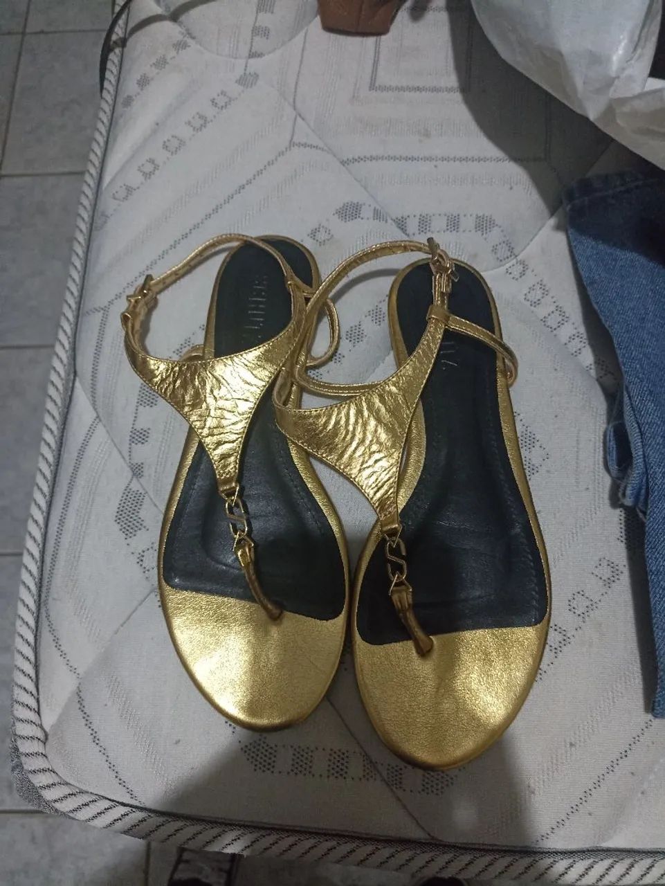 rasteirinha dourada Tam 35 Schutz  - Foto 3