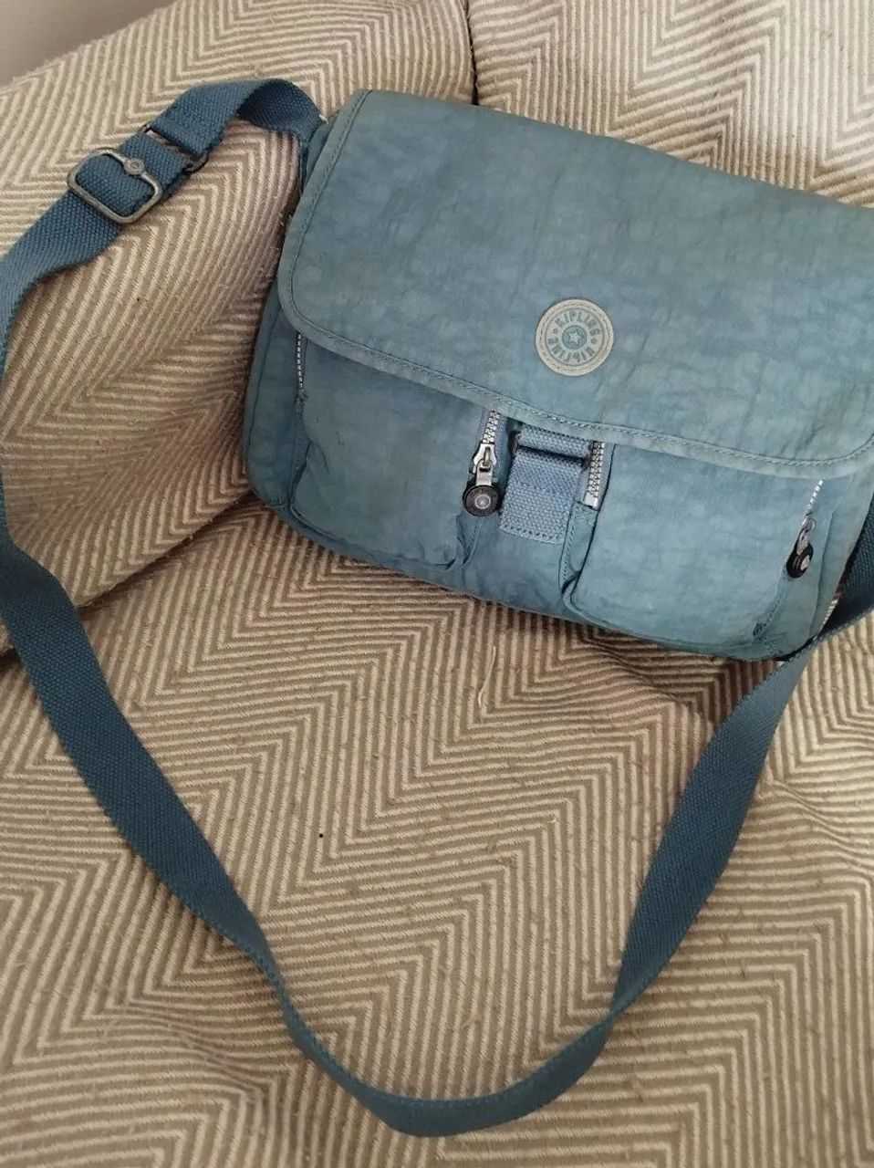 Bolsa carteiro Kipling azul  - Foto 5