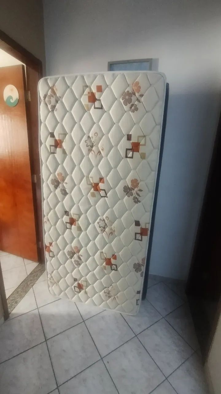 COLCHÃO SOLTEIRO E BASE 